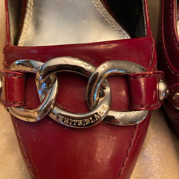 WHITE HOUSE BLACK MARKET BURGUNDY PATENT LEATHER HEELS SIZE 7.5 - Picture 2 of 9